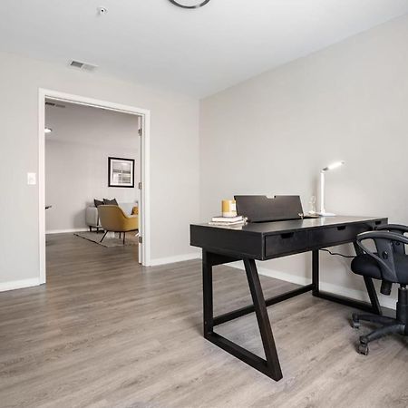 One Bedroom Apartment Near Downtown Ралей Екстериор снимка