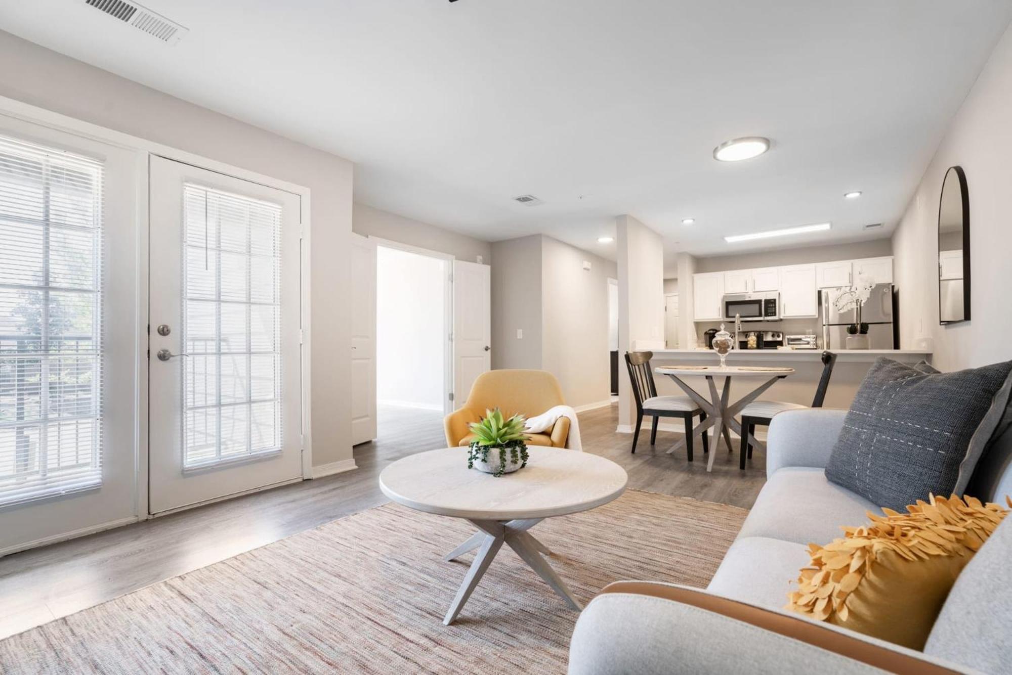 One Bedroom Apartment Near Downtown Ралей Екстериор снимка