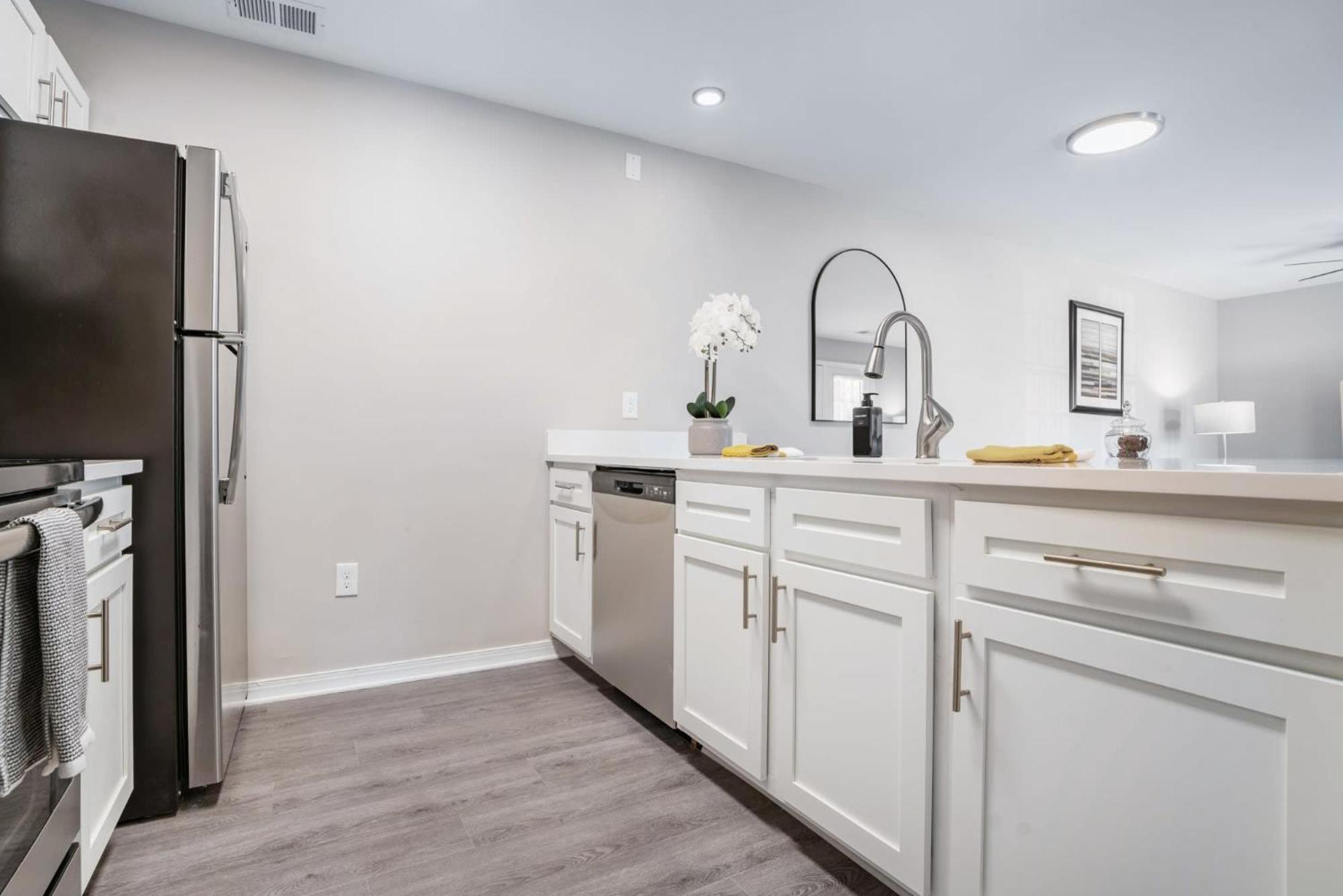 One Bedroom Apartment Near Downtown Ралей Екстериор снимка