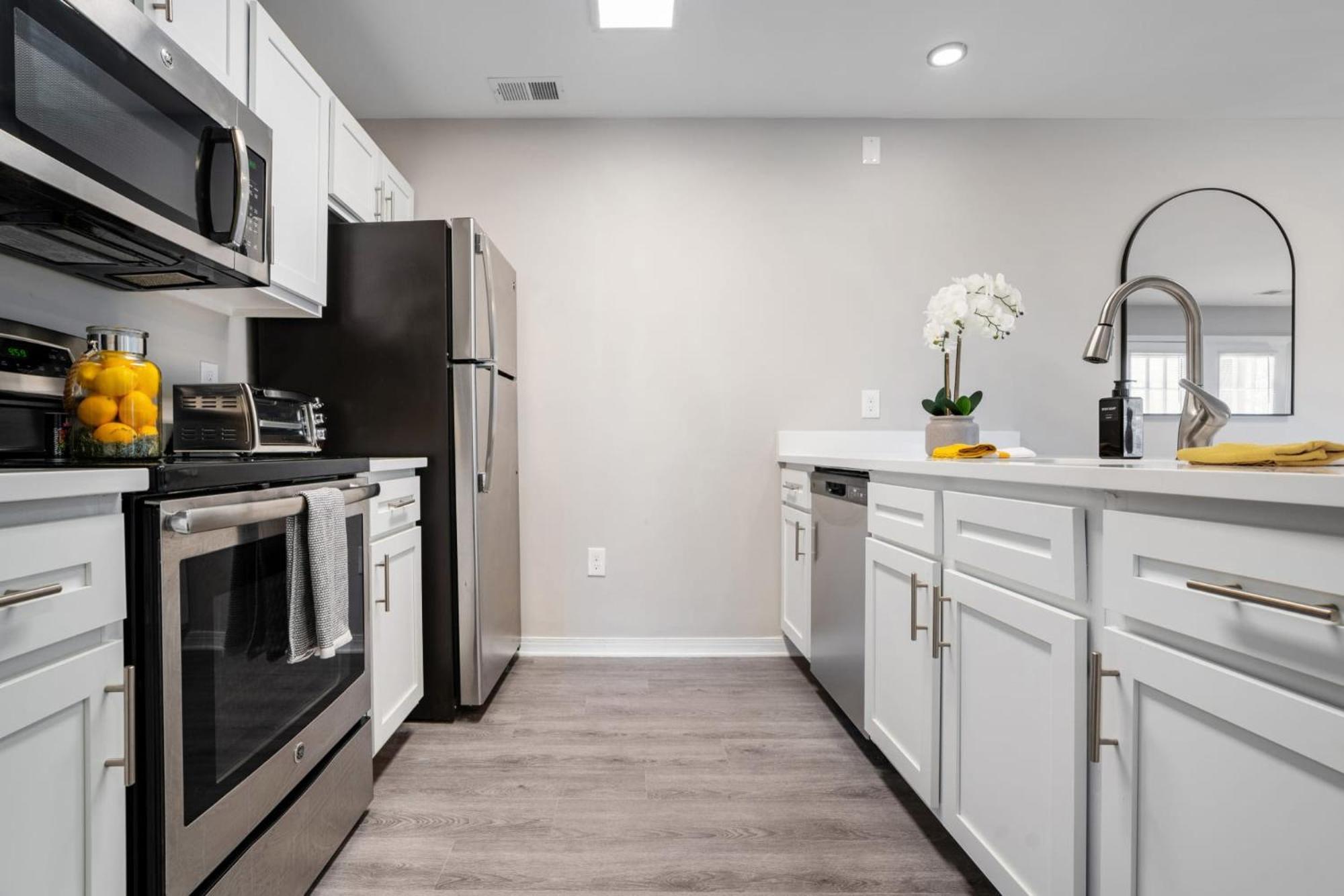 One Bedroom Apartment Near Downtown Ралей Екстериор снимка